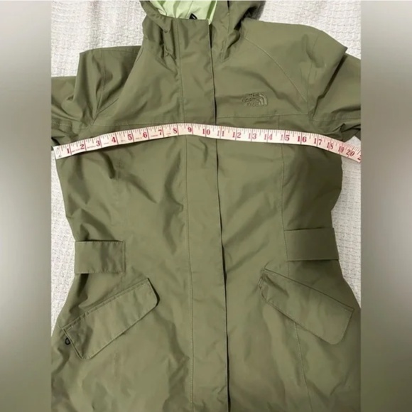The North Face Adjustable Green Rain Jacket (S) - Picture 11 of 13